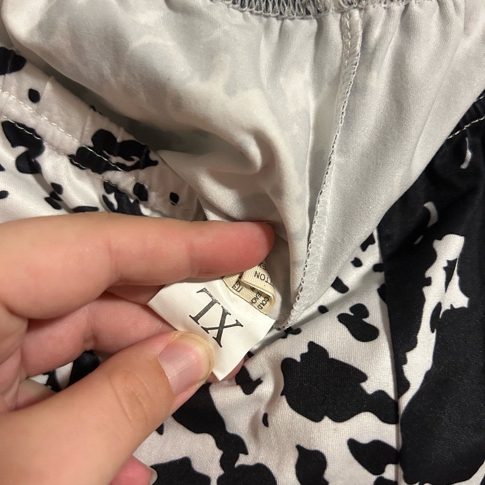 Small shop women’s xs Black and White cow print wide bell bottom Pants - Picture 3 of 3